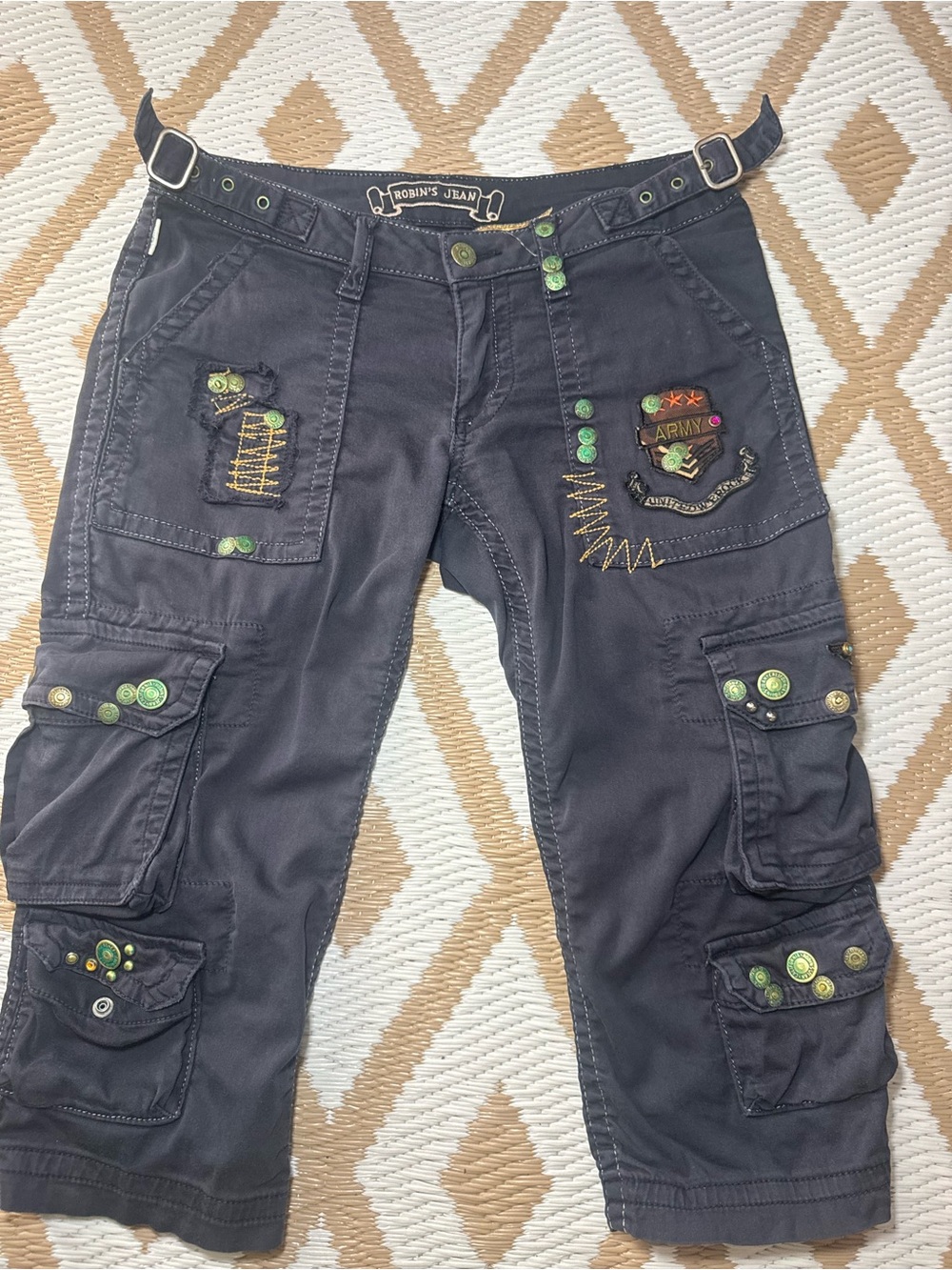Robin's Jean Women's black Cargo Capri
Pants Straight Mid Rise Pockets 24